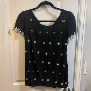 Black and white medium loft top